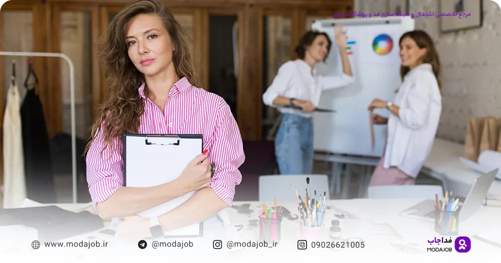 خریدار مد، مدیر ریسک، تحلیلگر بازار و مشاور استراتژیک برند است.